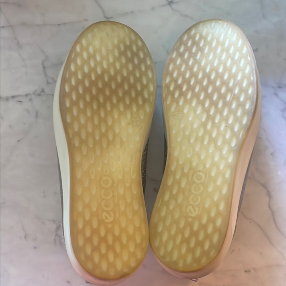 Ecco Silver White Sneakers Minimalist Design - Picture 12 of 16